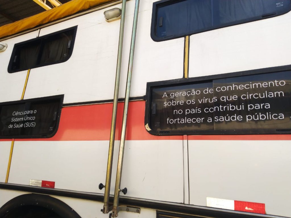 motorhome side. 
"The generation of knowledge about viruses circulating in the country contributes to strengthening  public health."